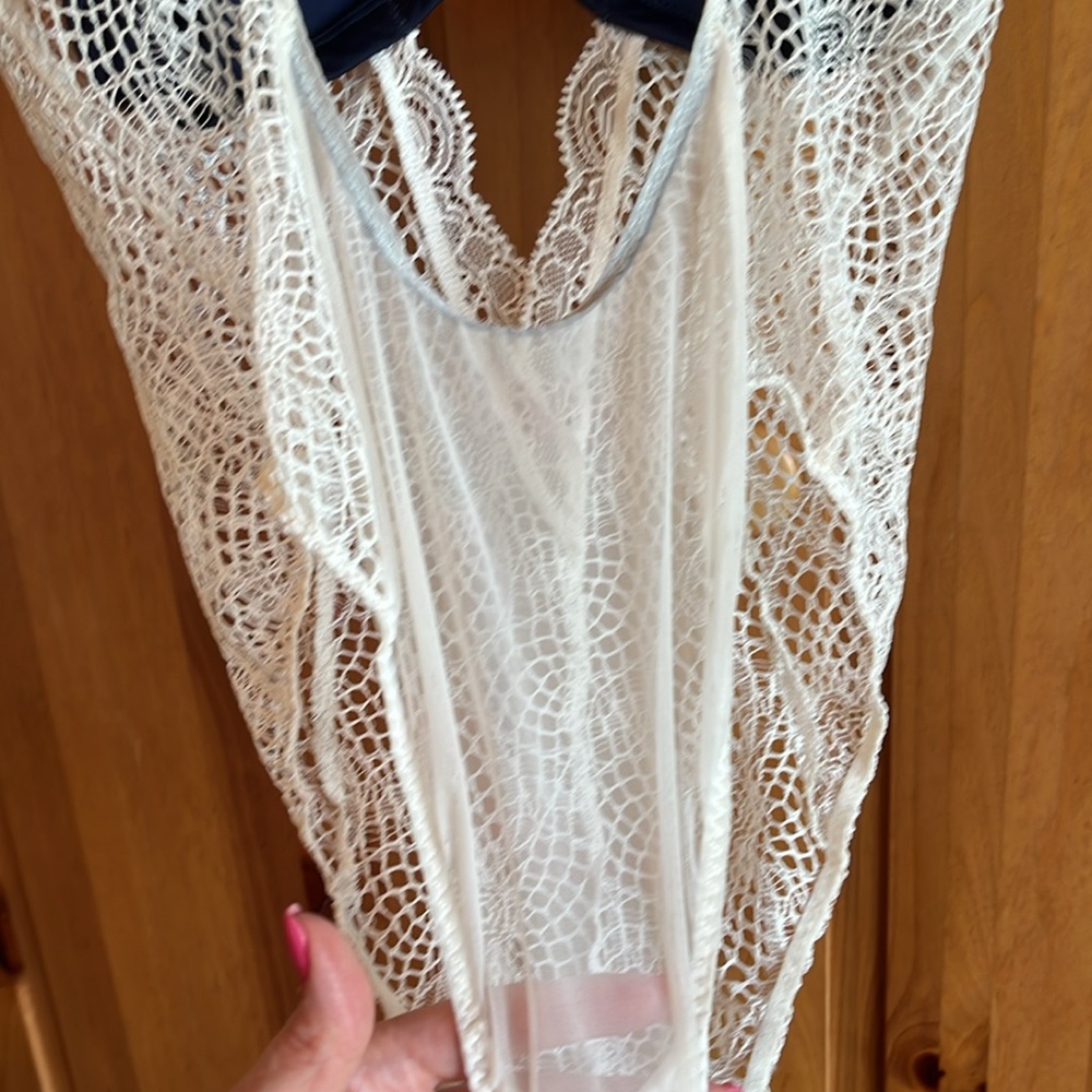 Victoria’s Secret Lace Teddy - Picture 4 of 10